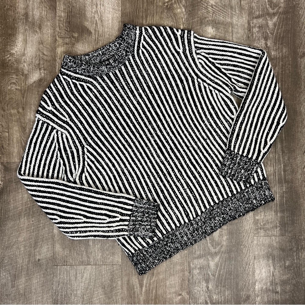 Elizabeth And James Black White Knit Chunky Sweater